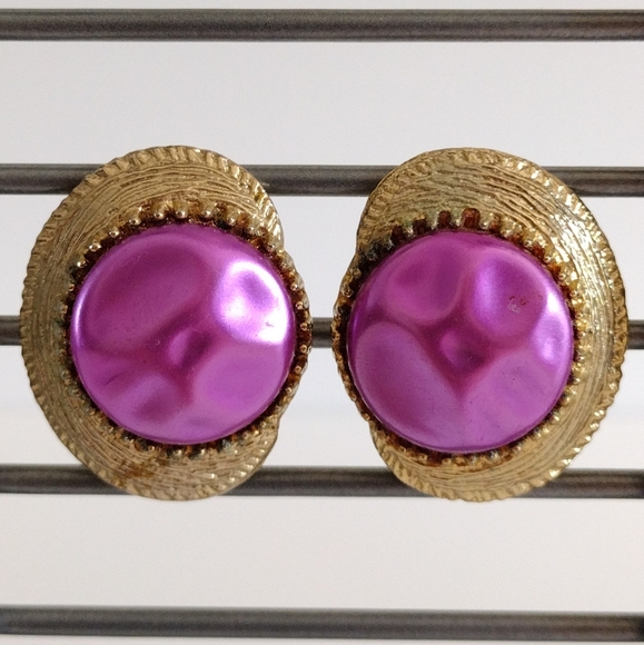 MCM Metallic Lavender Molded Lucite Textured Gold-Tone Crescent Clip Earrings - Picture 1 of 3